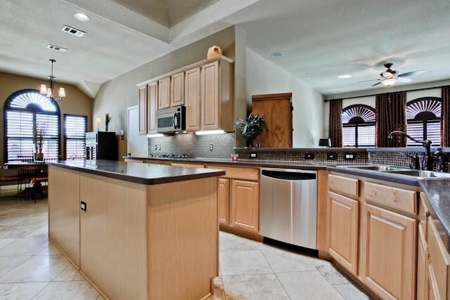 Building Photo - 6352 Rolling Hill Rd