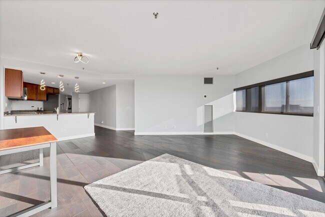 Building Photo - 100 Park Ave W