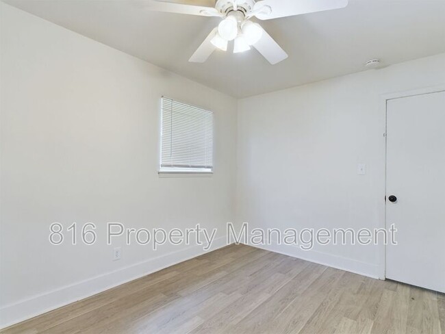 Building Photo - 15411 Barat Ave