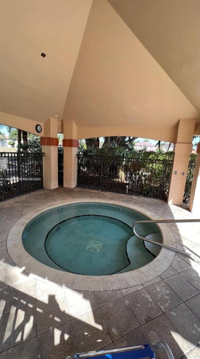 Building Photo - 3350 Pinewalk Dr N