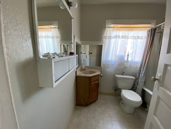 Building Photo - Spacious, Quiet N. Berk. House w/ a Large Private Backyard