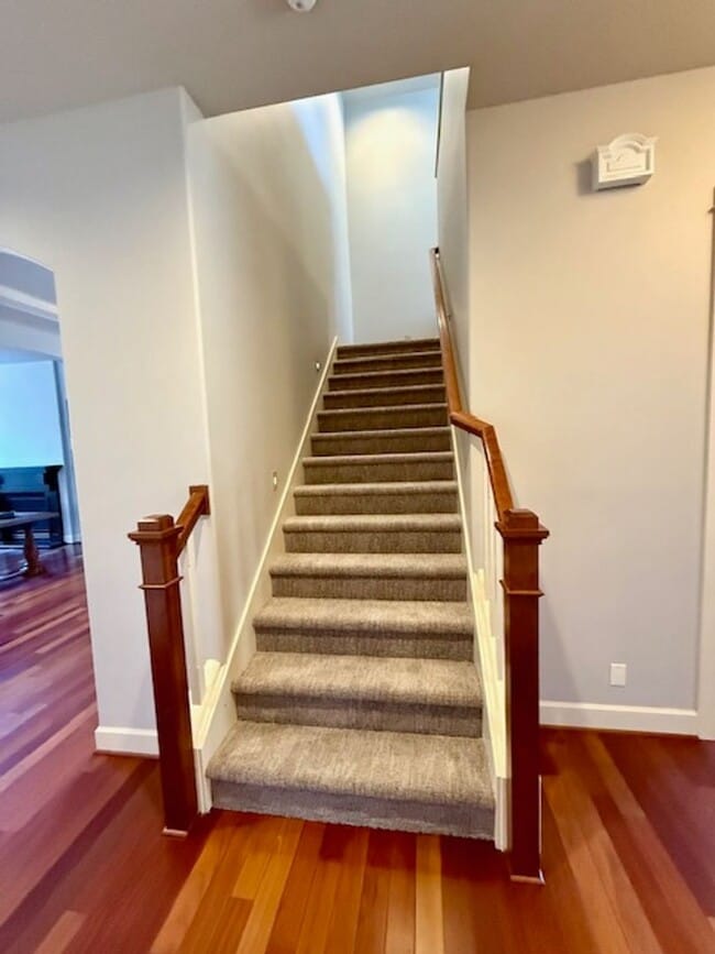 Building Photo - Stunning 4-Bedroom Aspen Rim Home in Bend!