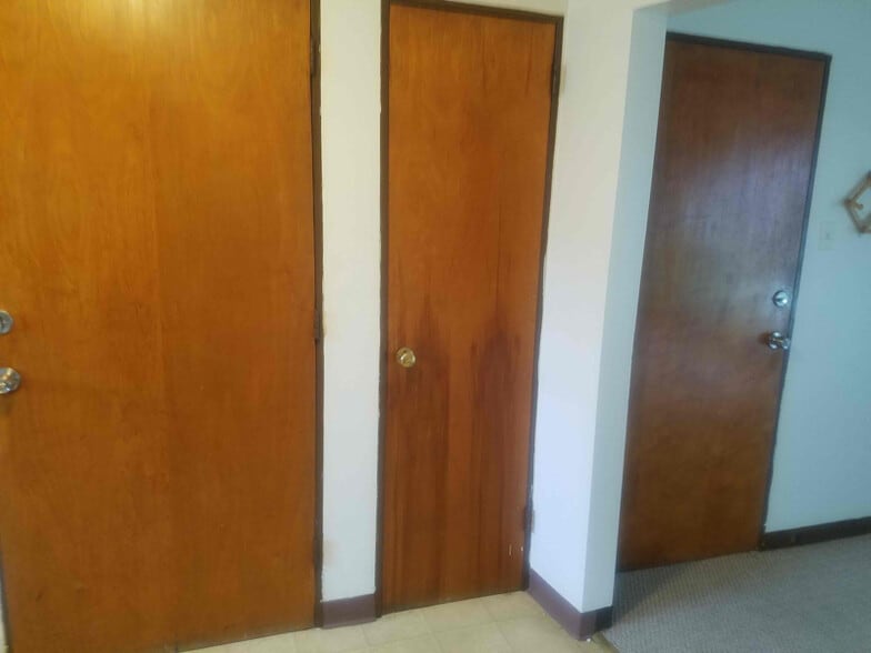 Primary Photo - 8403 Buffalo Ave