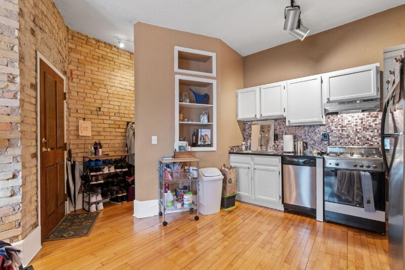 Building Photo - 609 S 9th St