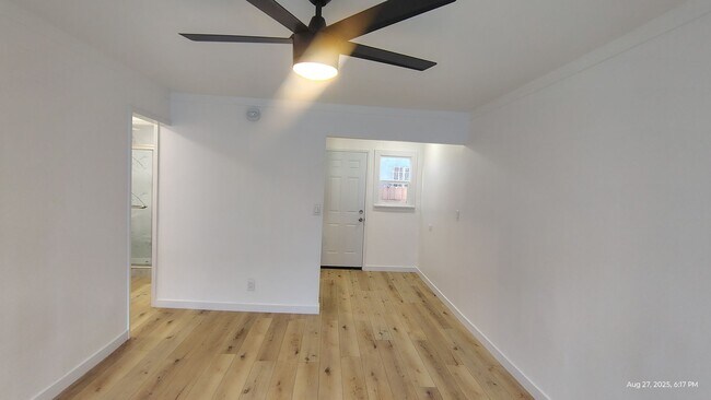 Building Photo - 1565 S Hobart Blvd