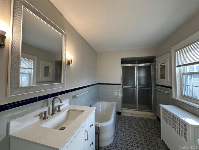 Building Photo - 81 New St