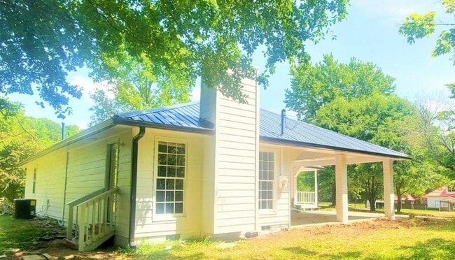 Building Photo - 2165 Rosebud Rd