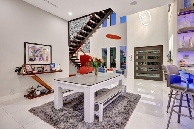 Building Photo - 334 Isle of Capri Dr