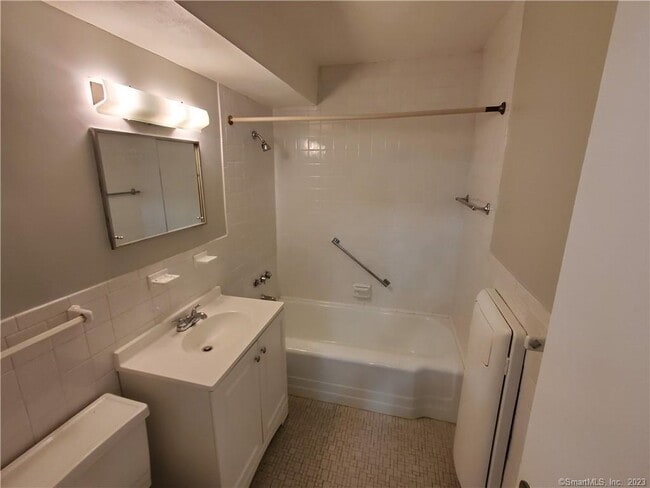 Building Photo - 80 Cartright St