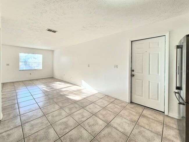 Building Photo - 1702 E Mulberry Dr