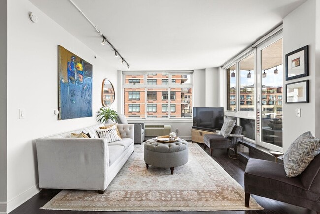 Building Photo - 1450 Washington St