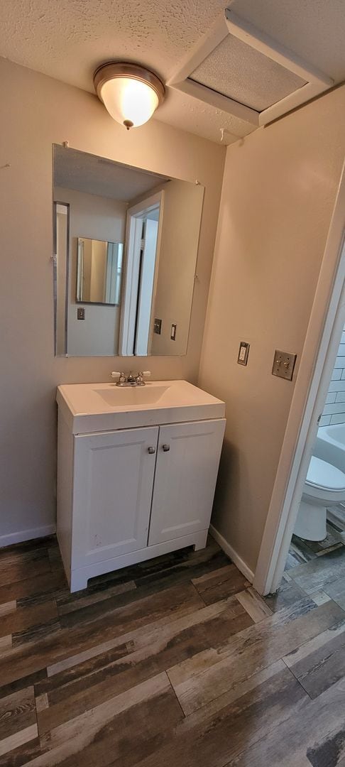 Building Photo - 2 BEDROOM 1 BATH DUPLEX CLOSE TO USF AND BUSCH GARDENS