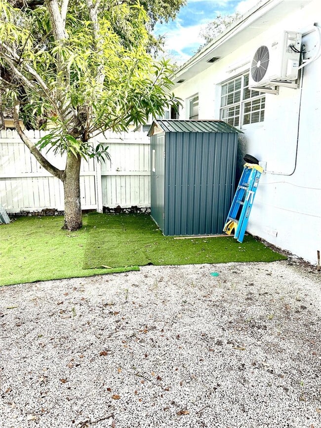 Building Photo - 6701 NE Miami Pl