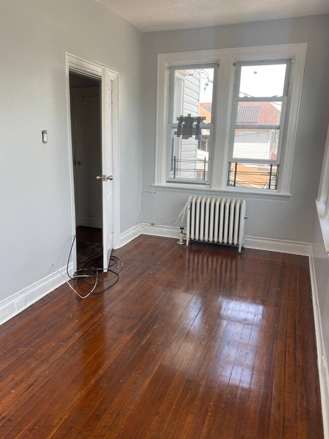 Building Photo - 1170 E 43rd St