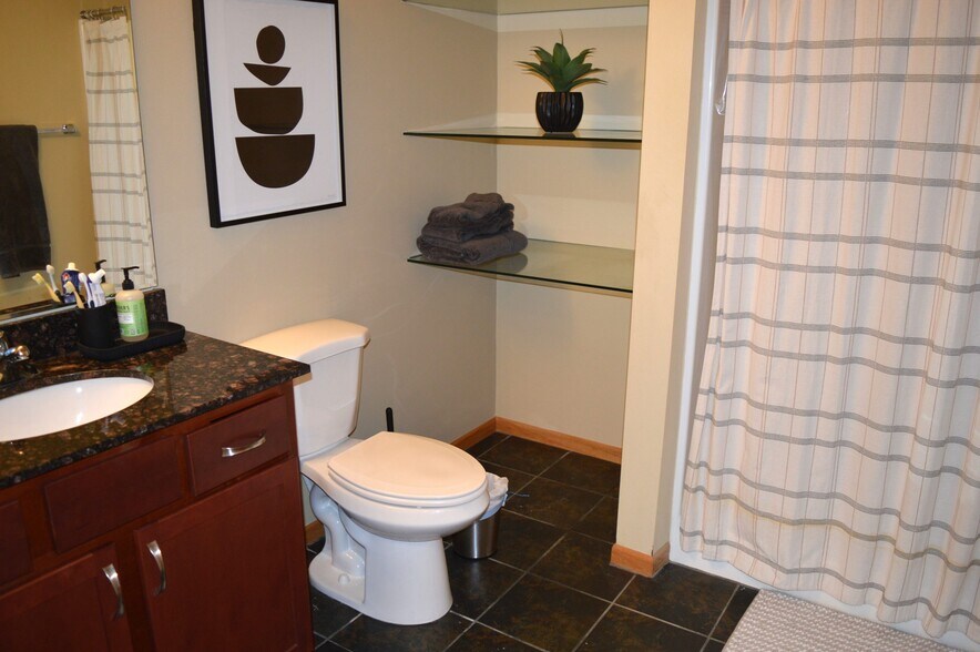 Building Photo - 8201 Mayo Dr