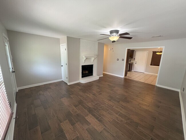 Building Photo - 522 Fawn Lake Dr
