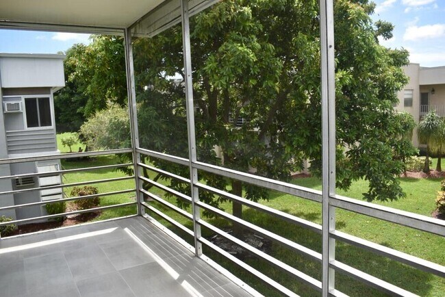 Building Photo - 185 Burgandy Way
