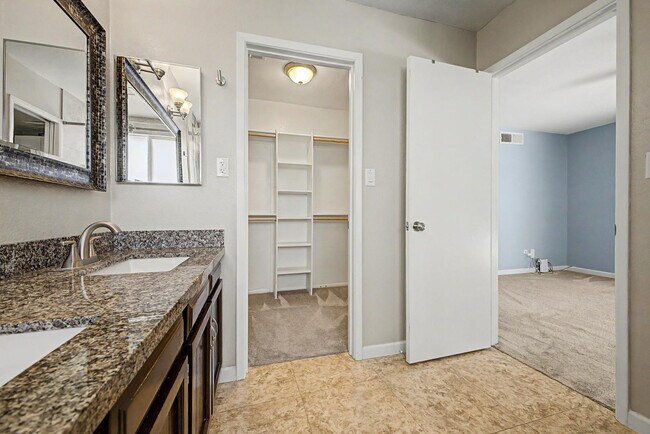 Building Photo - 1056 W Pecos Ave