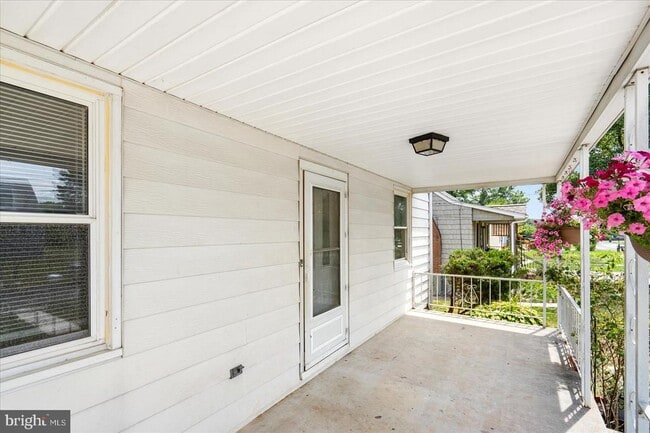 Building Photo - 303 Miles Rd