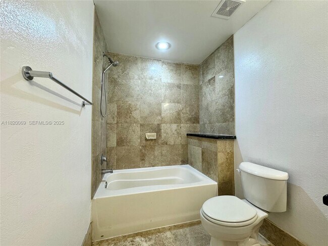 Building Photo - 1350 NW 8th Ct