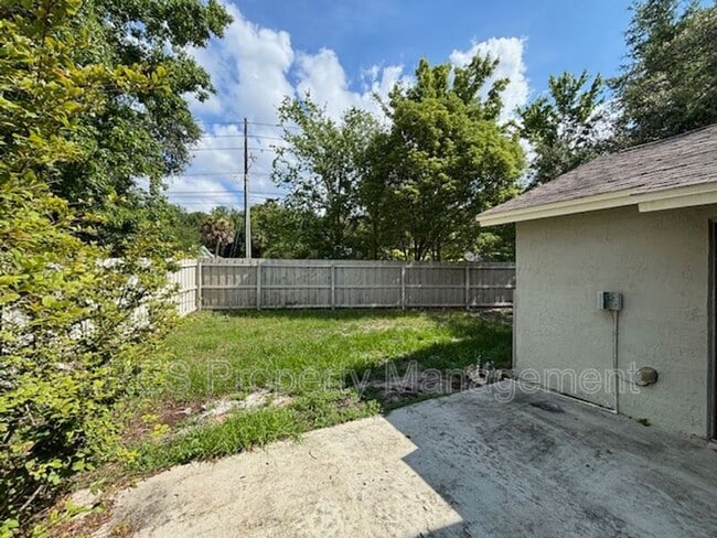 Building Photo - 1444 Forest Hills Dr