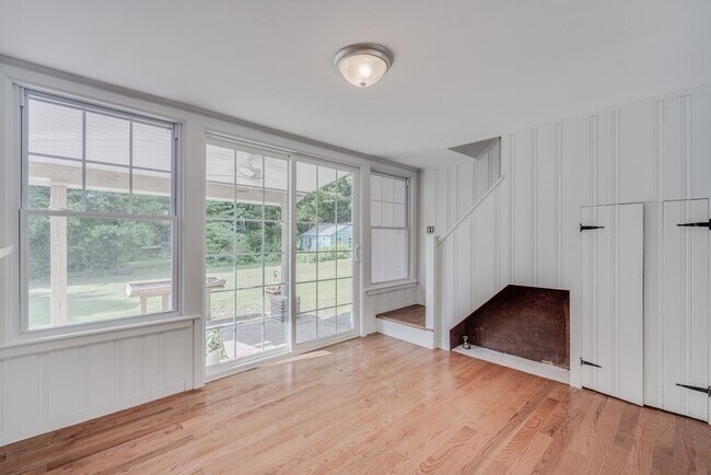 Building Photo - 1 Hickory Hill Dr