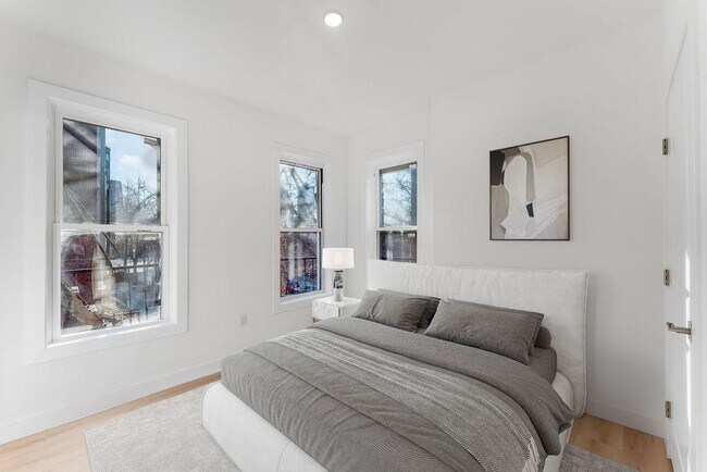 Building Photo - 306 Varick St