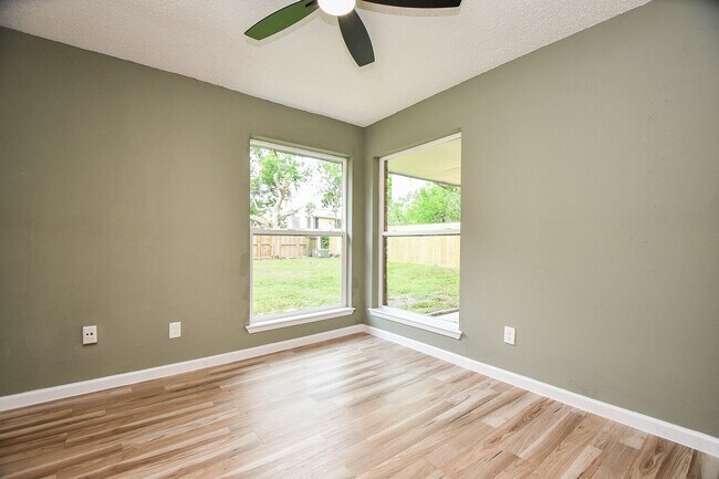 Building Photo - 17022 Quail Park Dr