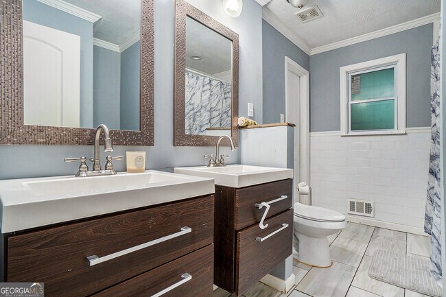 Building Photo - 3382 Bobolink Cir SW