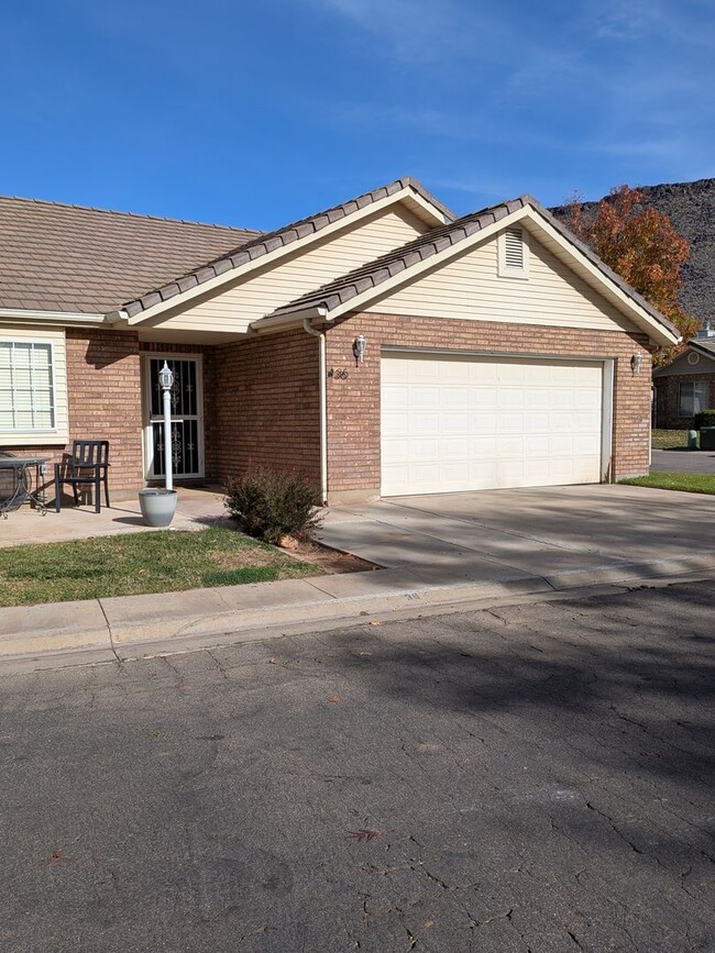 Building Photo - Easy Living! 3 Bedroom Home in St. George