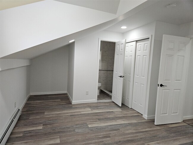 Building Photo - 120 Henry St