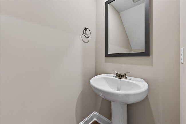 Building Photo - Pet Friendly Three Bedroom!