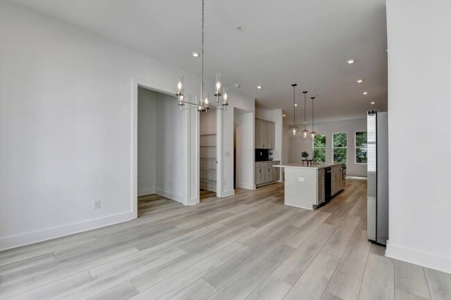 Building Photo - 503 Motivation Cir NW