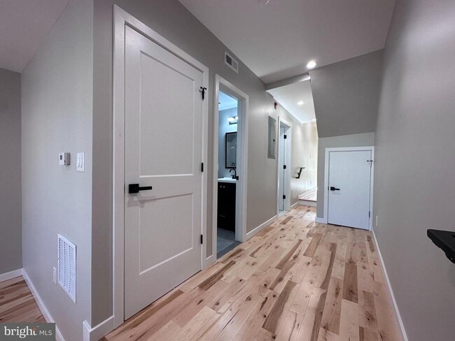 Building Photo - 2821 W Girard Ave