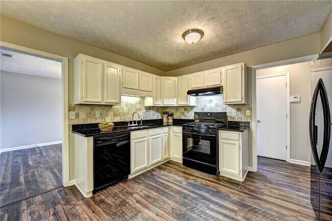 Building Photo - 235 Tanners Ct