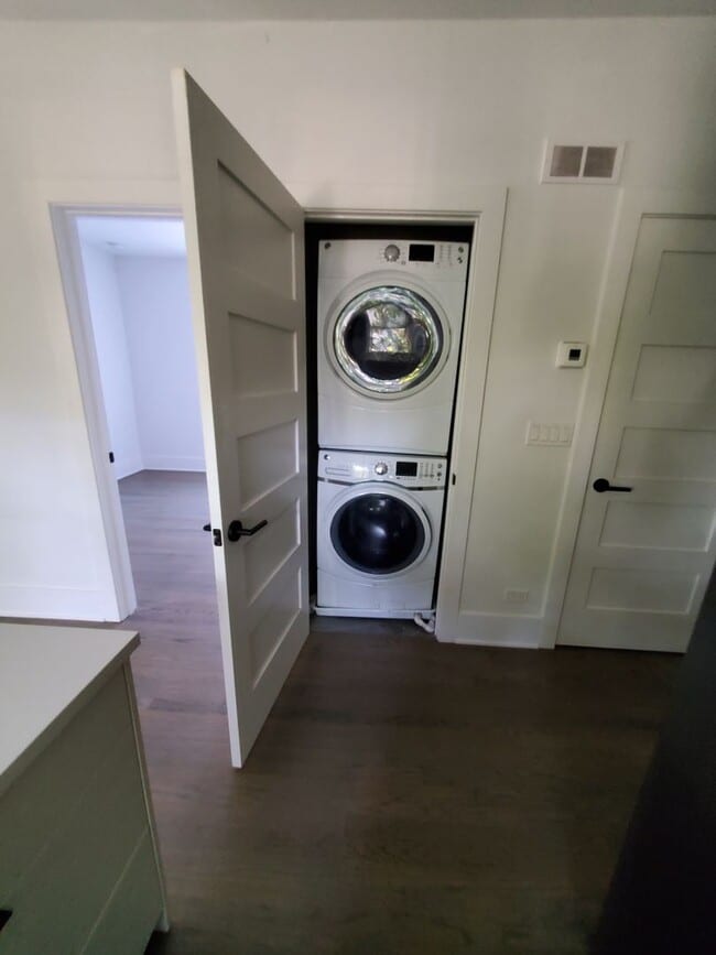 Building Photo - Sunny, Spacious and Beautifully Rehabbed in Avondale with Laundry in-unit