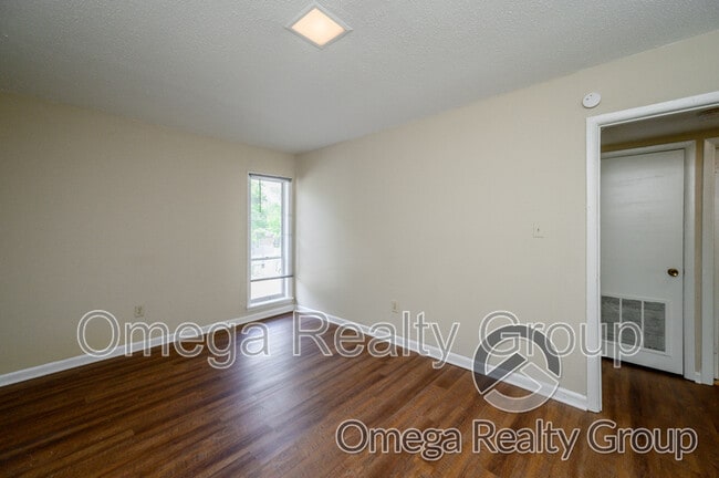 Building Photo - 4724 S Court St