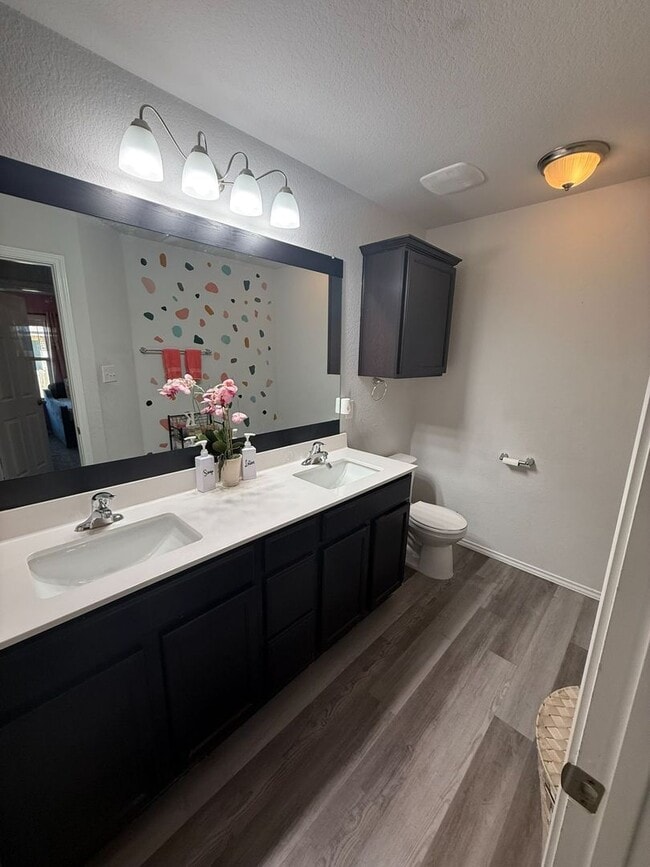 Building Photo - BEAUTIFUL 4-bedroom 2-bathroom home! !!HALF OFF 1ST MONTH!!