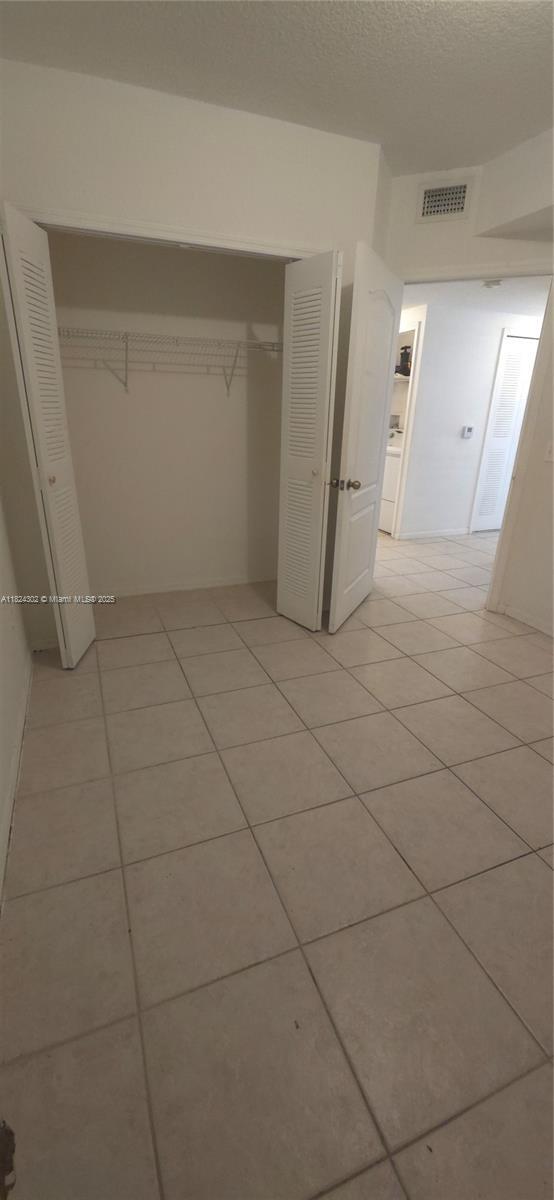 Building Photo - 9300 Fontainebleau Blvd