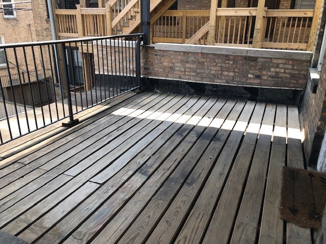 Building Photo - 1107 N Western Ave