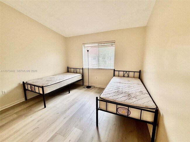 Building Photo - 3481 Briar Bay Blvd