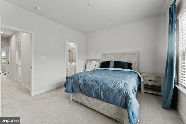 Building Photo - 224 S Newkirk St