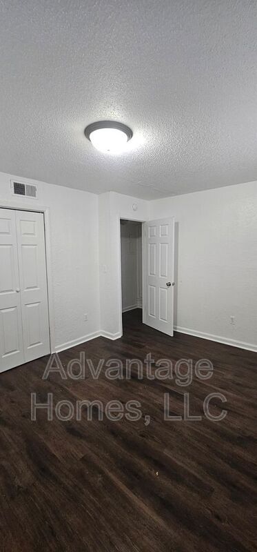 Building Photo - 711 N 70th St