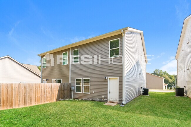 Building Photo - 307 Oakwood Dr NW