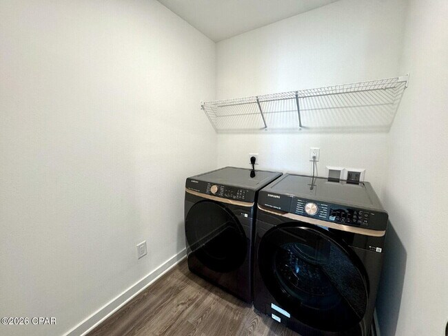 Building Photo - 5889 Tyndall Pl
