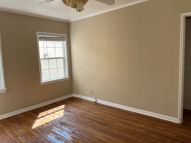 Bedroom - 1242 Devon Ave