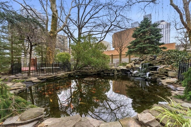 Building Photo - 201 St Pauls Ave