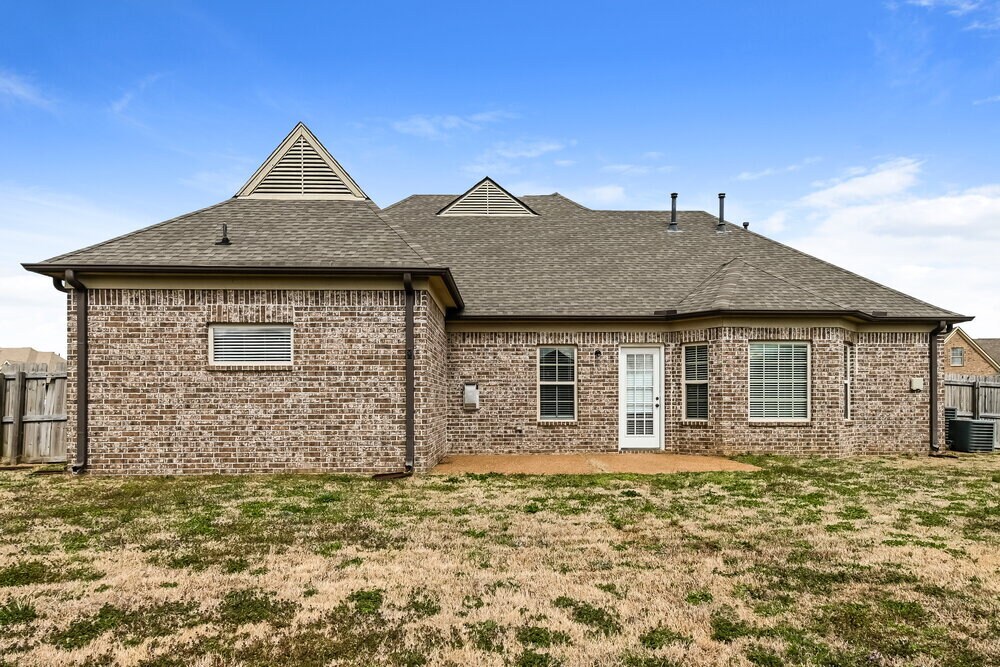 Building Photo - 2867 S Cherry Dr