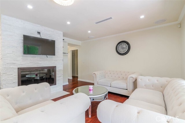 Building Photo - 660 Woodbury Rd