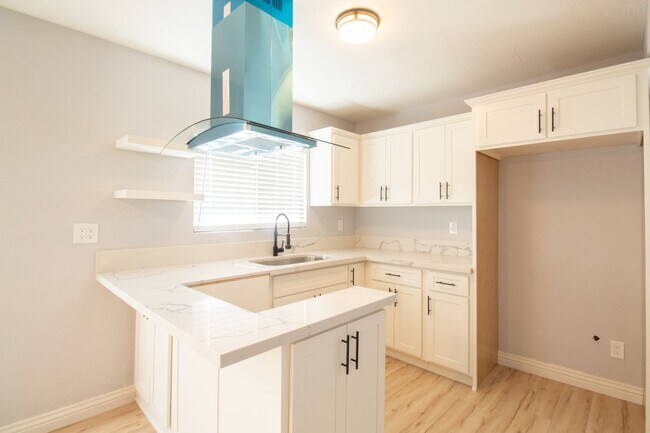 Interior Photo - 125 E. Spring